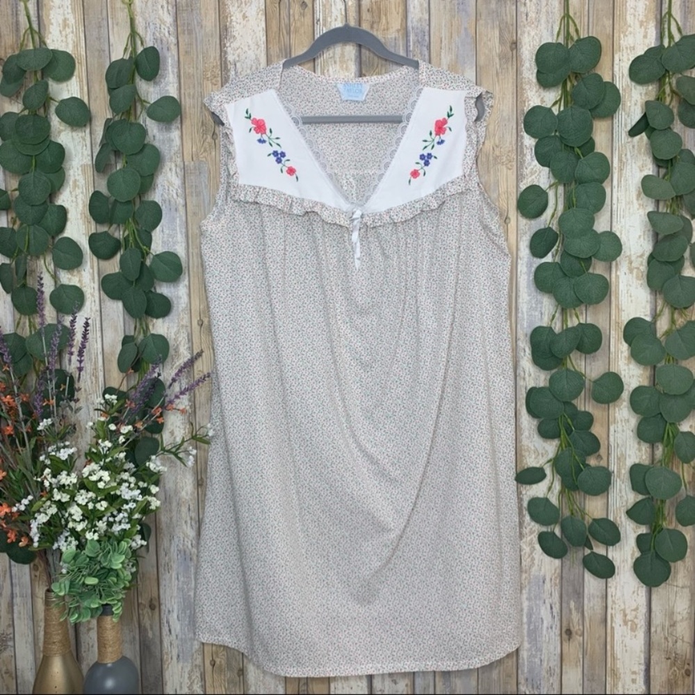Ashley Taylor White Sleeveless Floral Night Gown